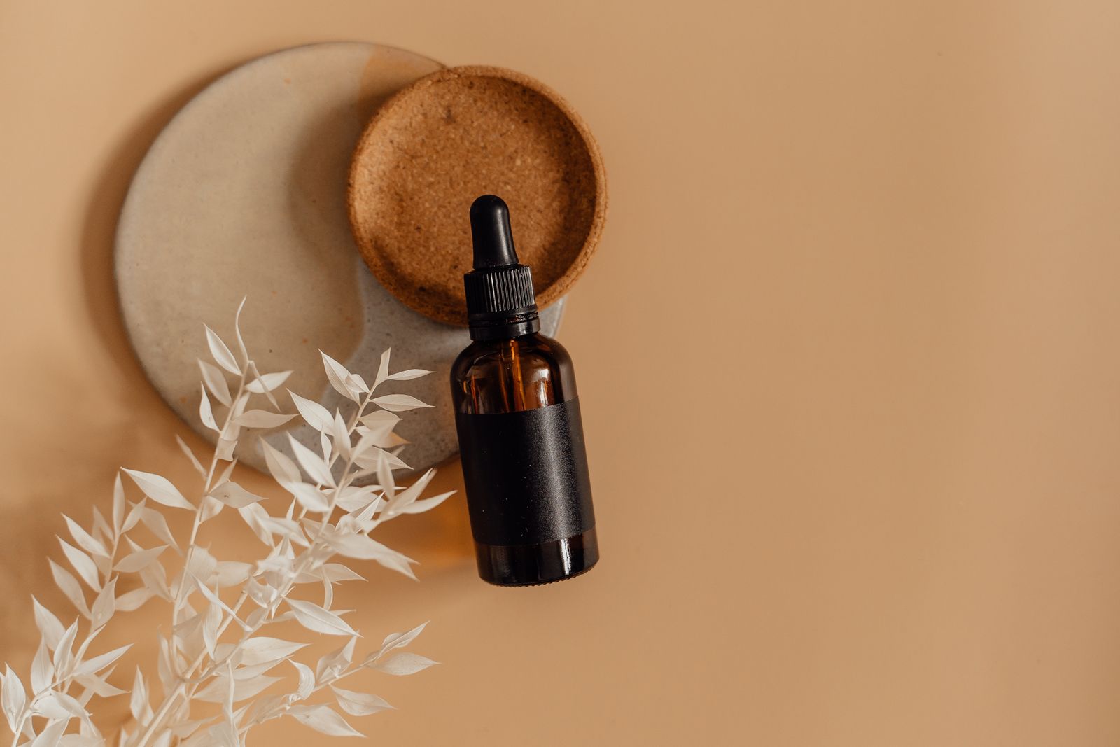 pexels-privatelabel-blank Amber dropper bottle with blank black label, representing private-label products